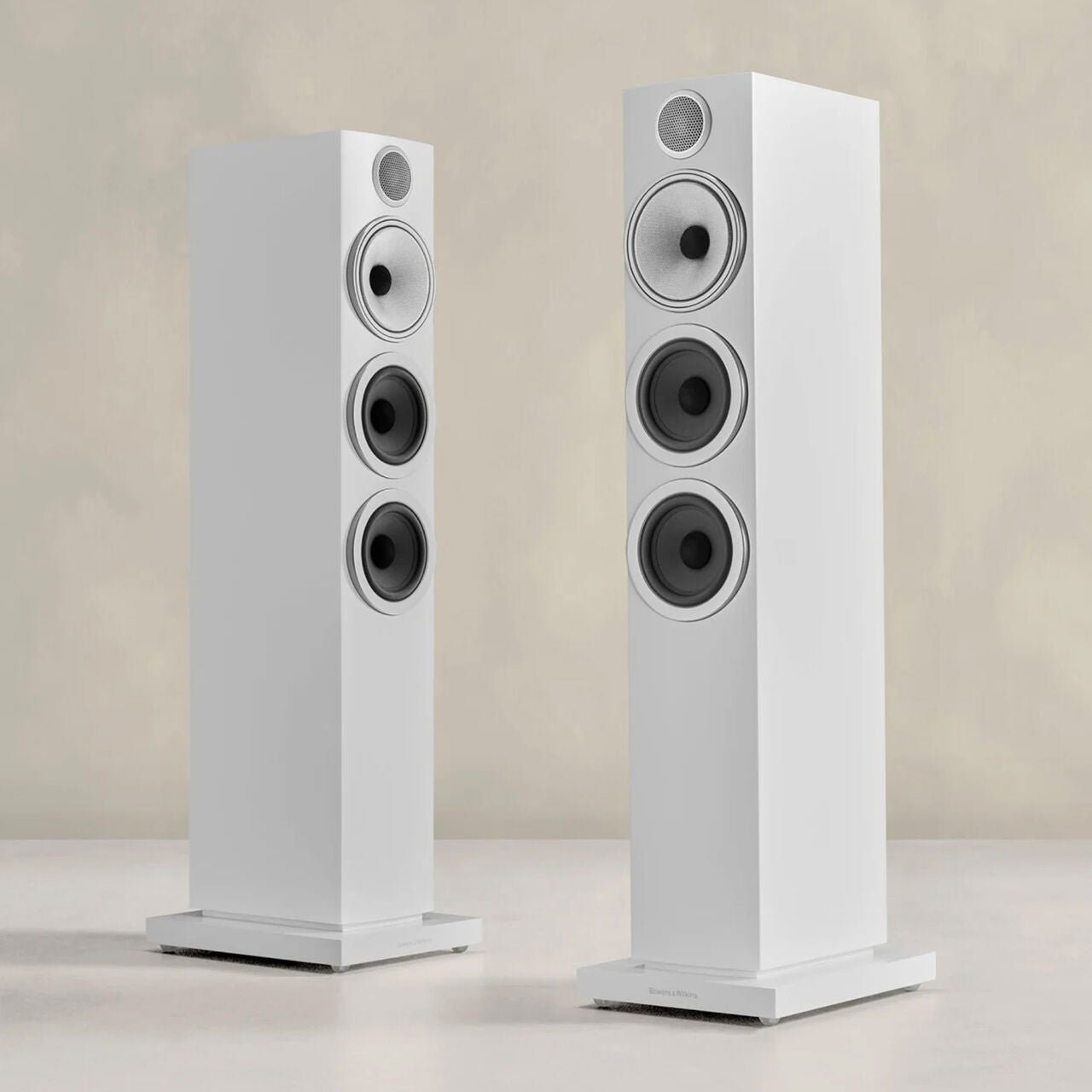 Подовостоящи тонколони B&amp;W 704 S3 - Sofia Audio Center